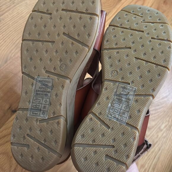 Pierre Dumas Brown Sandals with Criss-Cross Design size 9 - Picture 4 of 5